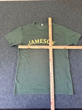 Jameson Irish Whiskey Short Sleeve Green and Yellow T Shirt Size Medium